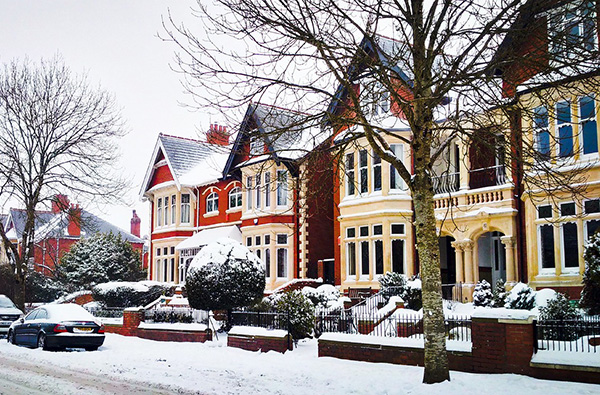 Snow covered street in Cardiff by Grooveland Designs from Pixabay