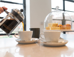 Home staging - coffee and cake